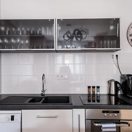 Apartment Jacuzzi And Privacy With 2 Balconies And Free Garage Budapest