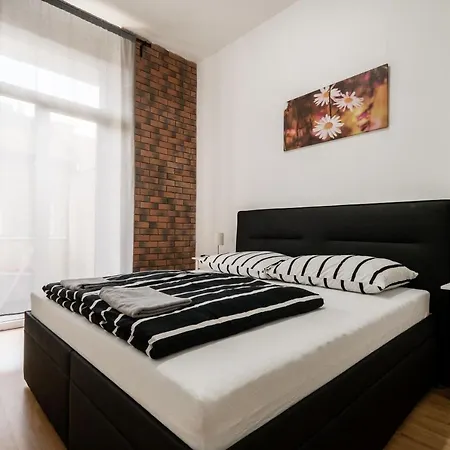 Jacuzzi And Privacy With 2 Balconies And Free Garage Budapešť