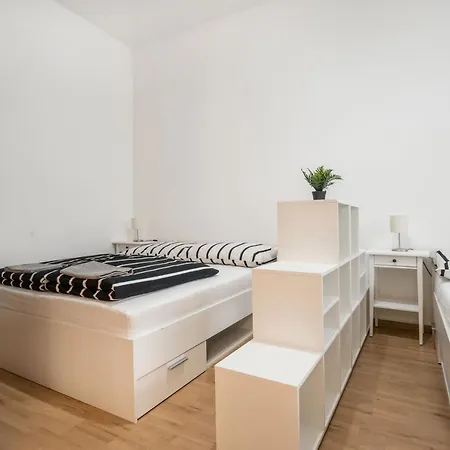 Jacuzzi And Privacy With 2 Balconies And Free Garage Apartmán *