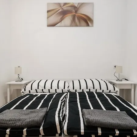 Apartmán Jacuzzi And Privacy With 2 Balconies And Free Garage