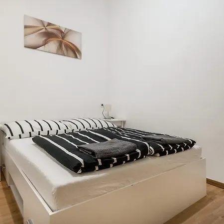 Jacuzzi And Privacy With 2 Balconies And Free Garage Budapešť