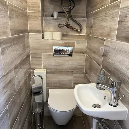 Apartmán Jacuzzi And Privacy With 2 Balconies And Free Garage