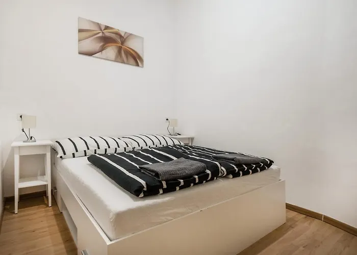 Jacuzzi And Privacy With 2 Balconies And Free Garage Budapest